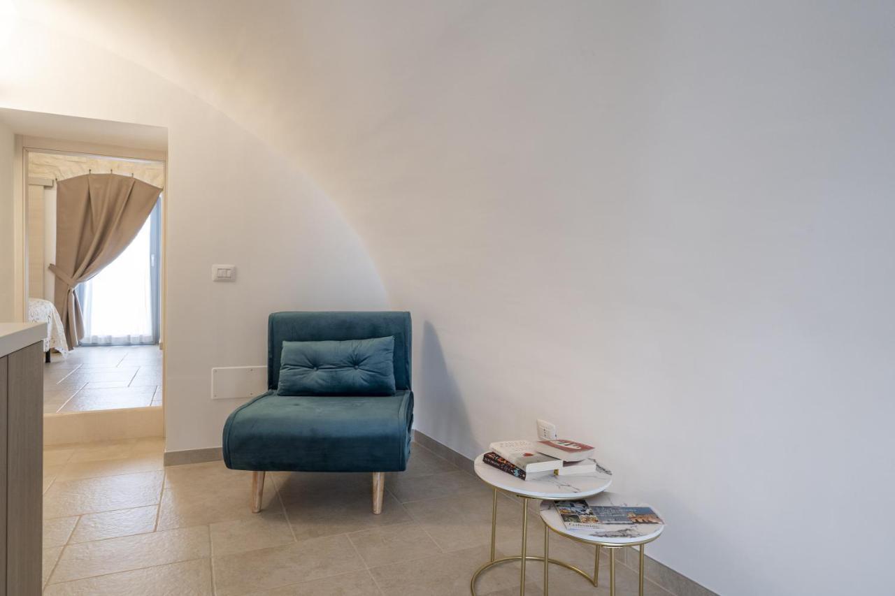 Suite La Scala Del Borgo チステルニーノ エクステリア 写真